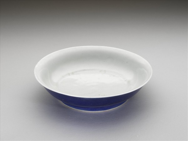 霽青釉龍紋白裡盤