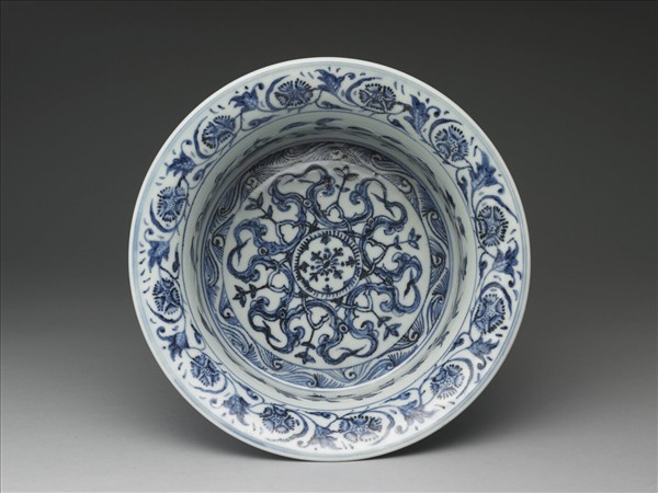 青花纏枝花卉紋折沿洗