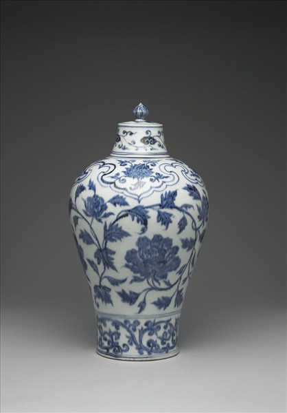 青花牡丹紋帶蓋梅瓶