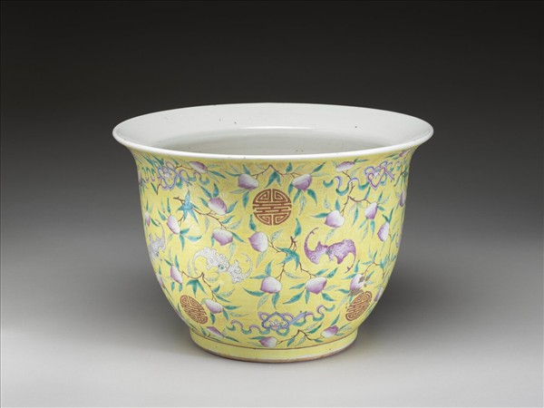 粉彩黃地福壽紋花盆