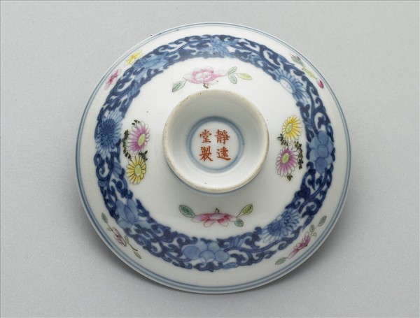 青花粉彩帶托蓋碗