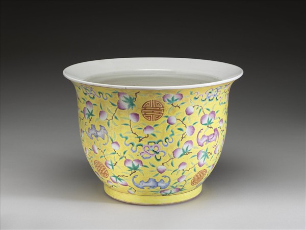 粉彩黃地福壽紋花盆