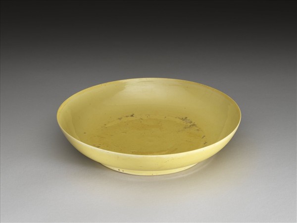 嬌黃釉盤