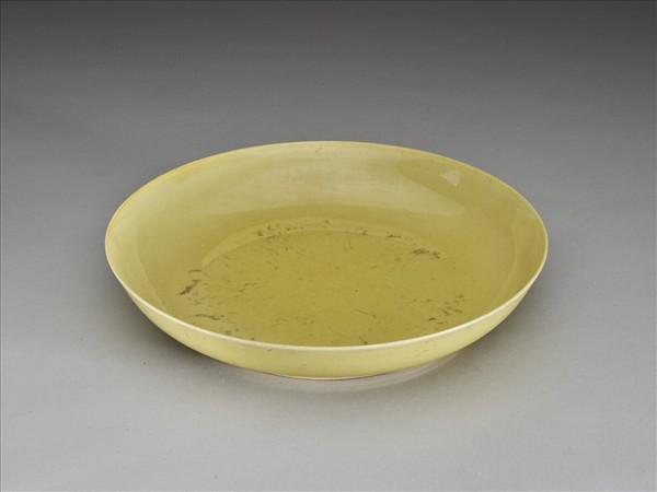 嬌黃釉盤