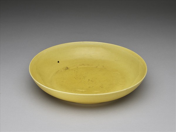 嬌黃釉盤