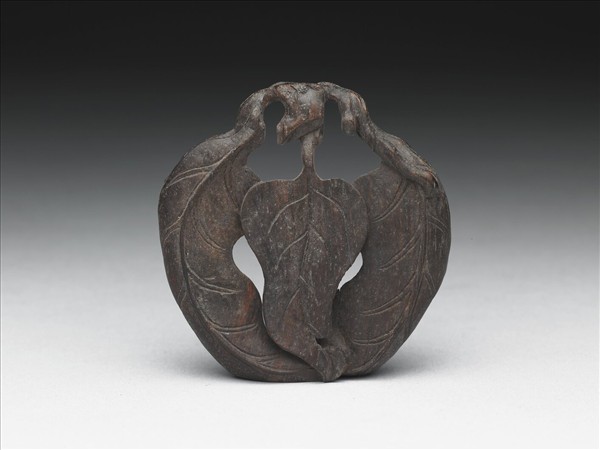 紫檀鏤空葉紋木座