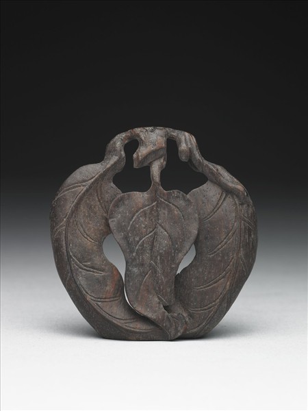 紫檀鏤空葉紋木座