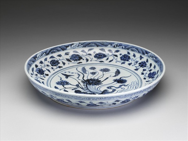 青花纏枝花卉紋盤