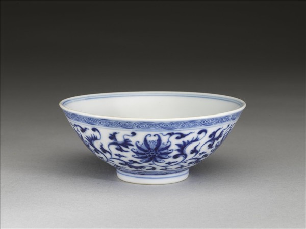 青花番蓮紋碗