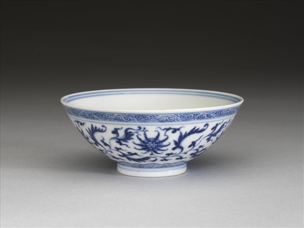 青花番蓮紋碗