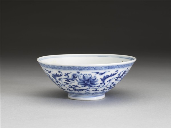 青花番蓮紋碗