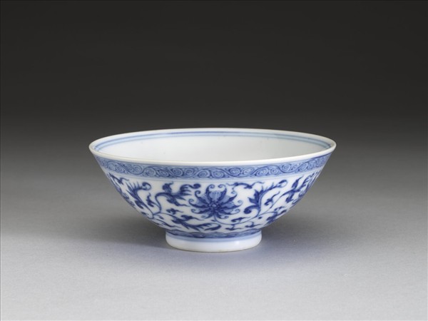 青花番蓮紋碗
