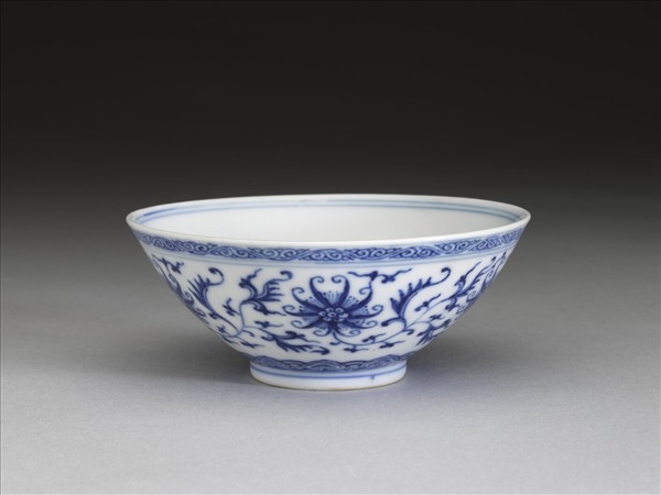 青花番蓮紋碗