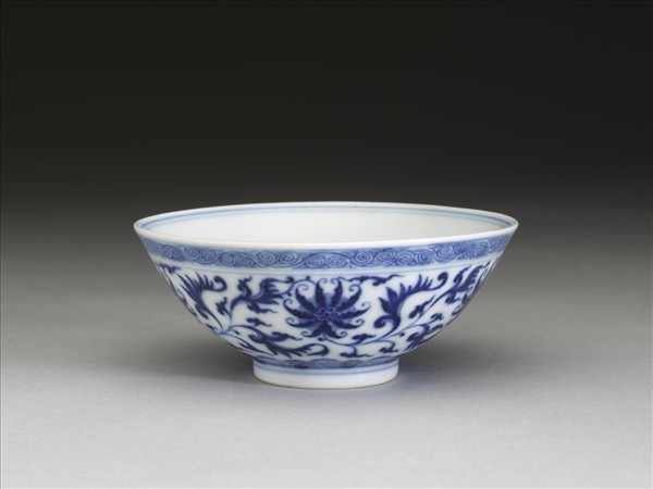 青花番蓮紋碗