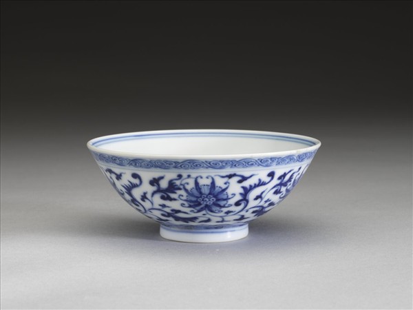 青花番蓮紋碗