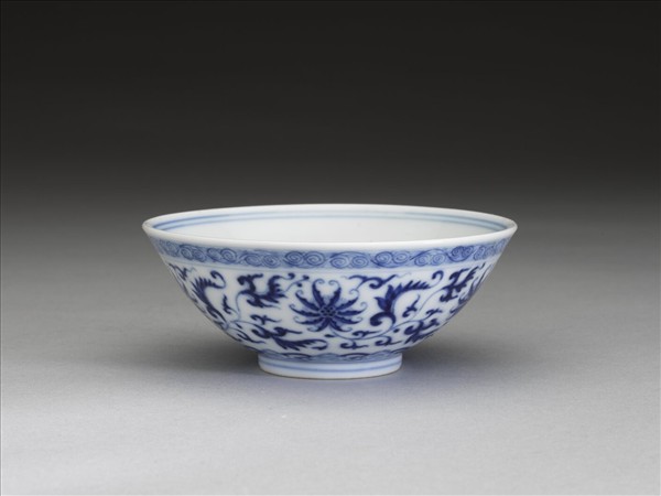 青花番蓮紋碗