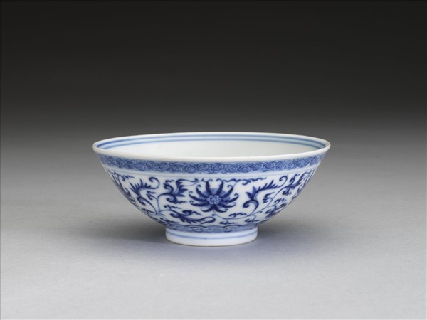 青花番蓮紋碗