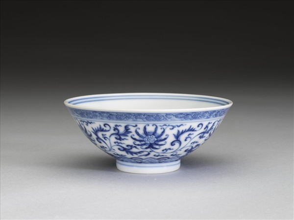 青花番蓮紋碗