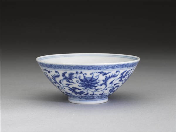 青花番蓮紋碗