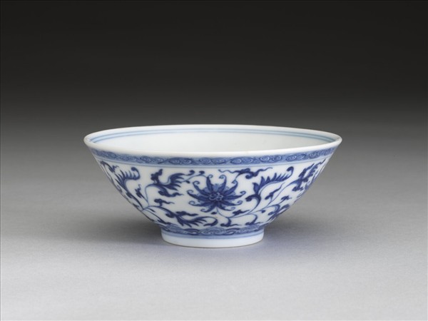 青花番蓮紋碗