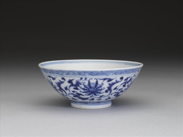 青花番蓮紋碗