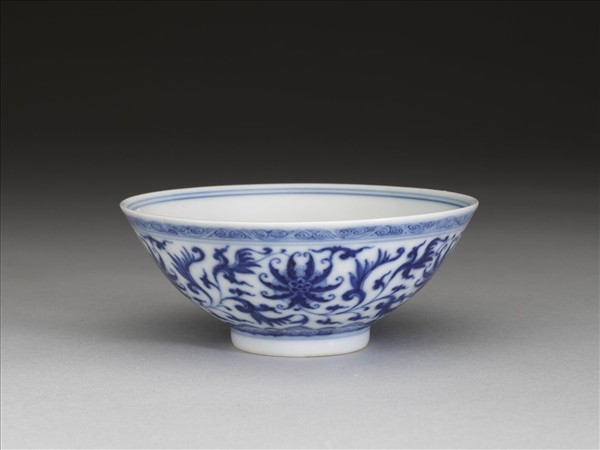 青花番蓮紋碗