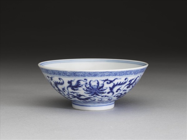 青花番蓮紋碗