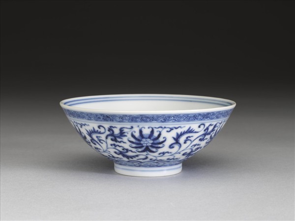 青花番蓮紋碗