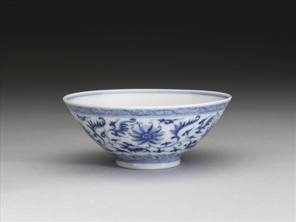 青花番蓮紋碗