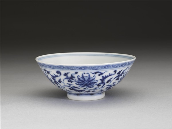 青花番蓮紋碗