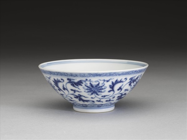 青花番蓮紋碗