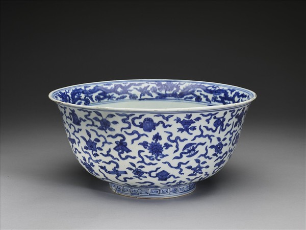 青花八寶龍紋碗