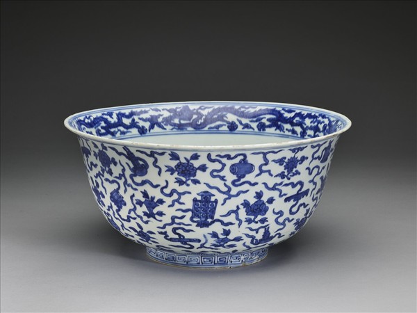 青花八寶龍紋碗