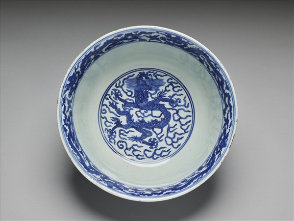 青花八寶龍紋碗