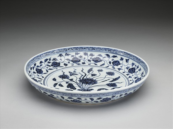 青花一把蓮紋盤