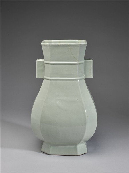 仿汝釉貫耳八方壺