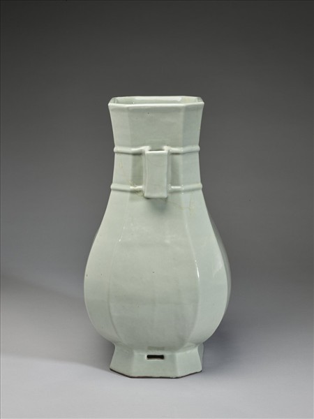 仿汝釉貫耳八方壺