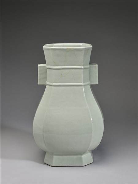 仿汝釉貫耳八方壺