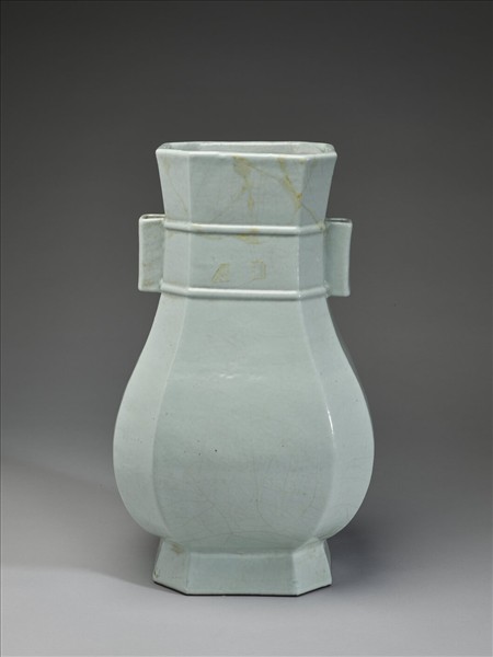 仿汝釉貫耳八方壺