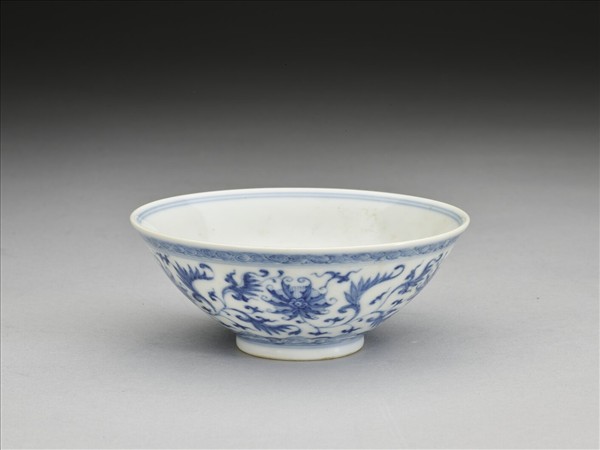 青花番蓮紋碗