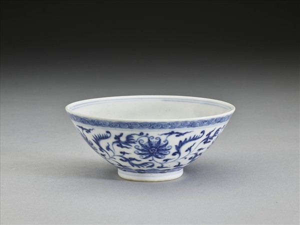 青花番蓮紋碗