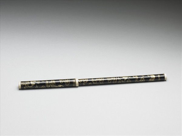 黑漆描金雲蝠筆