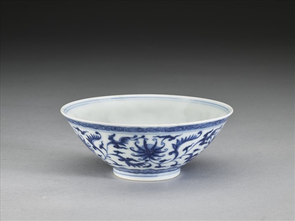 青花番蓮紋碗