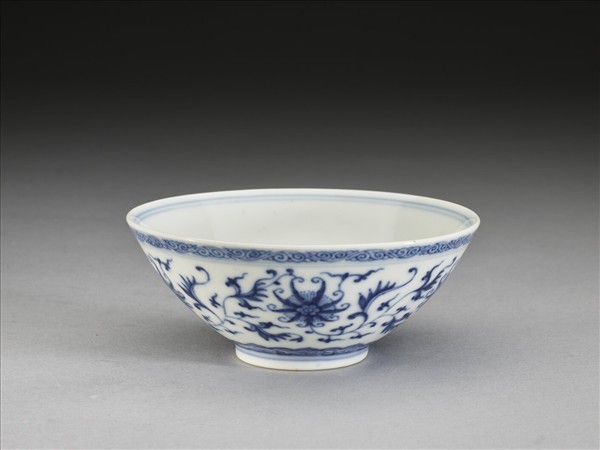 青花番蓮紋碗