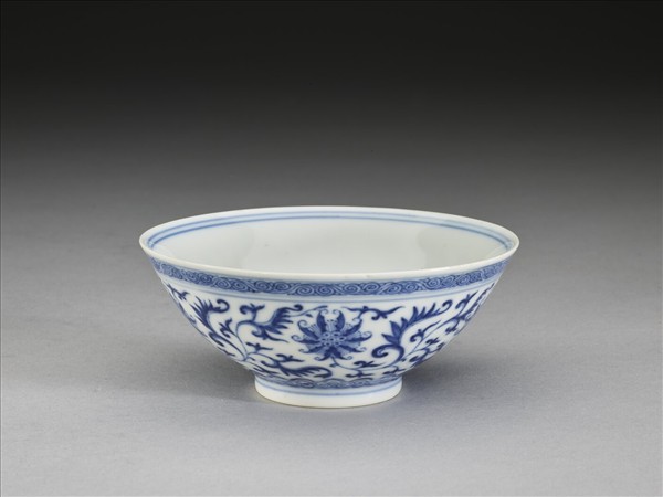 青花番蓮紋碗