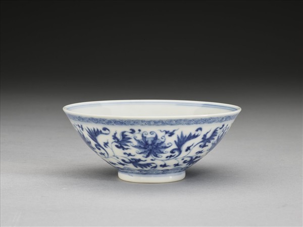 青花番蓮紋碗