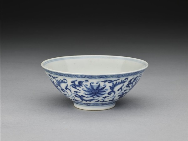 青花番蓮紋碗