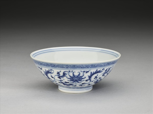 青花番蓮紋碗