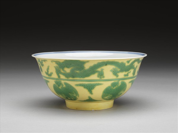 嬌黃釉綠彩龍鳳紋碗