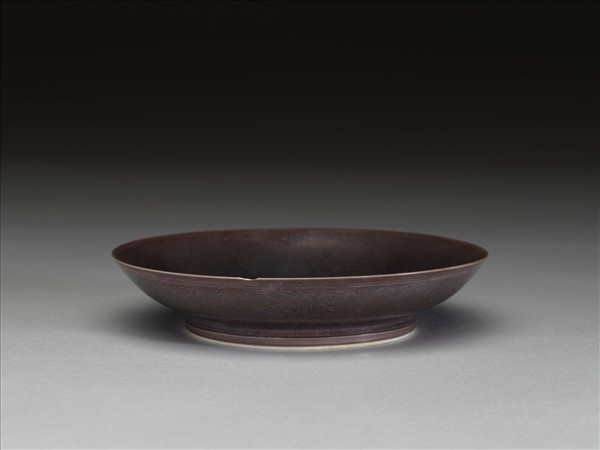 茄皮紫釉八寶紋盤